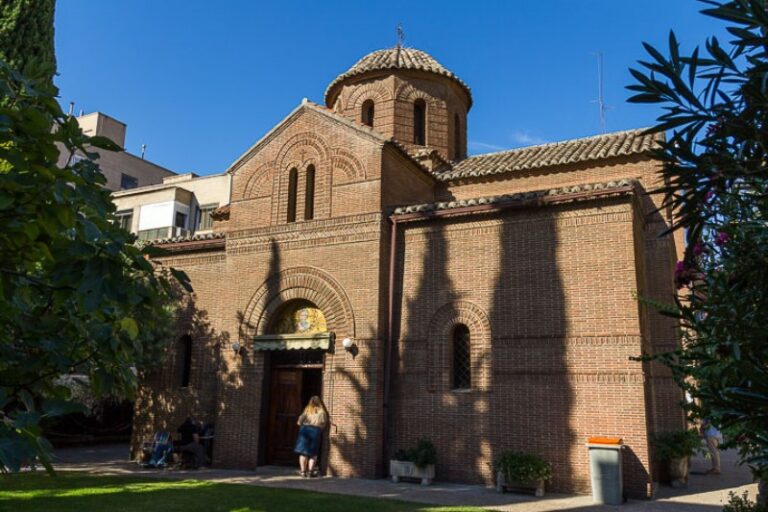 Catedral Ortodoxa Griega de San Andrés y San Demetrio: Un Tesoro Bizantino en Madrid